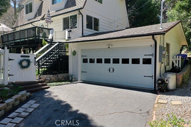 220 Oak Dr
