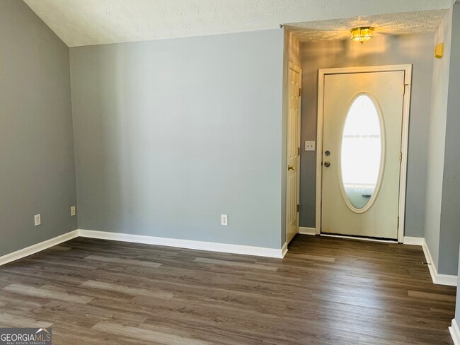 Photo - 405 Peeks Crossing Dr