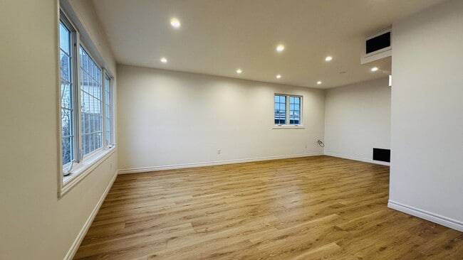 Photo - 246 Wellington St Unité A