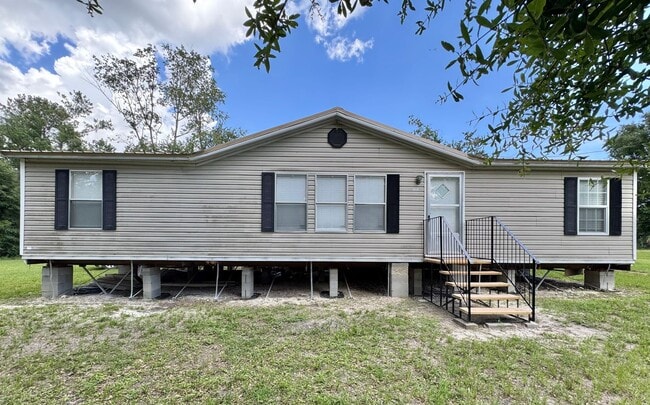 Building Photo - Newly Remodeled 3 Bedroom Manufactured Home in Suwannee County