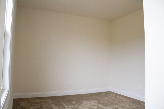 Photo - 420 Phillips Aly