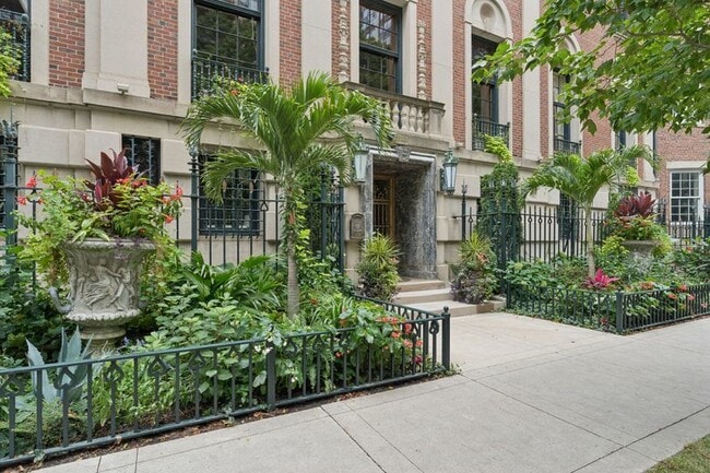 Photo - 1355 N Astor St