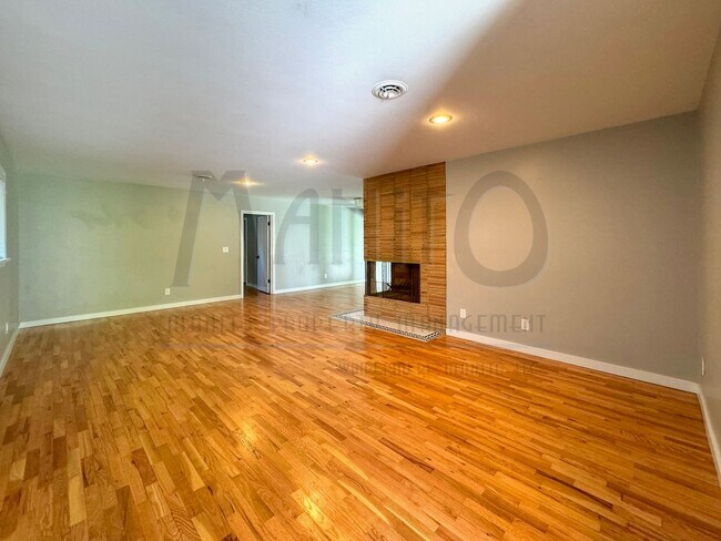 Photo - Sprawling South Hill Rancher on Park-like ...