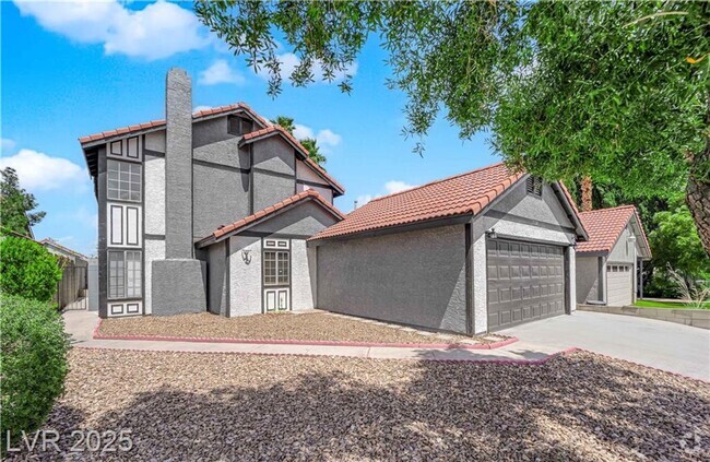 Building Photo - Must See!! 3 Bedroom 2 Bathroom home nestl...