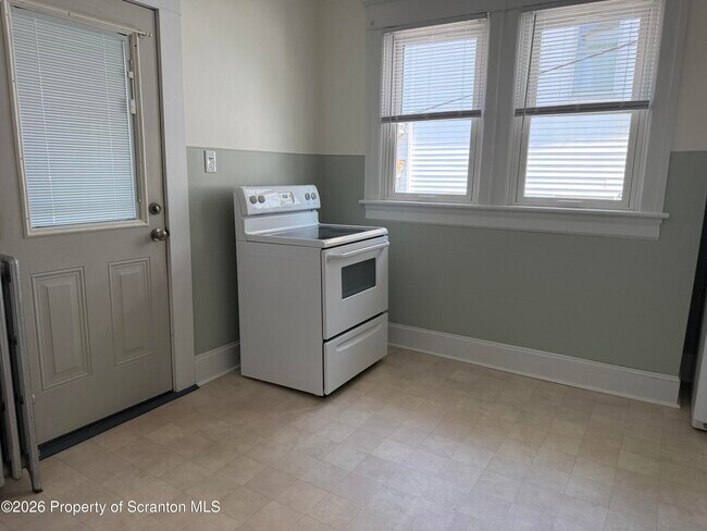 Photo - 715 Hemlock St