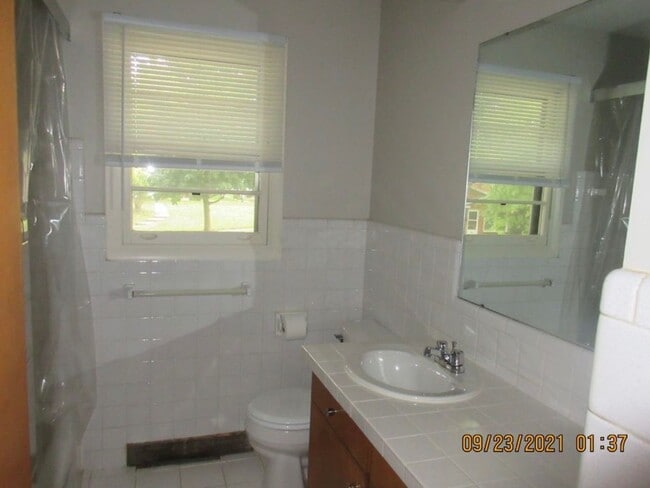Photo - 1651-1655 Diamond NE Unidad 1655 Diamond NE