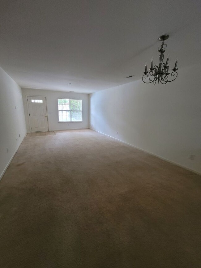 Photo - 3 BR townhome in Jamestown!