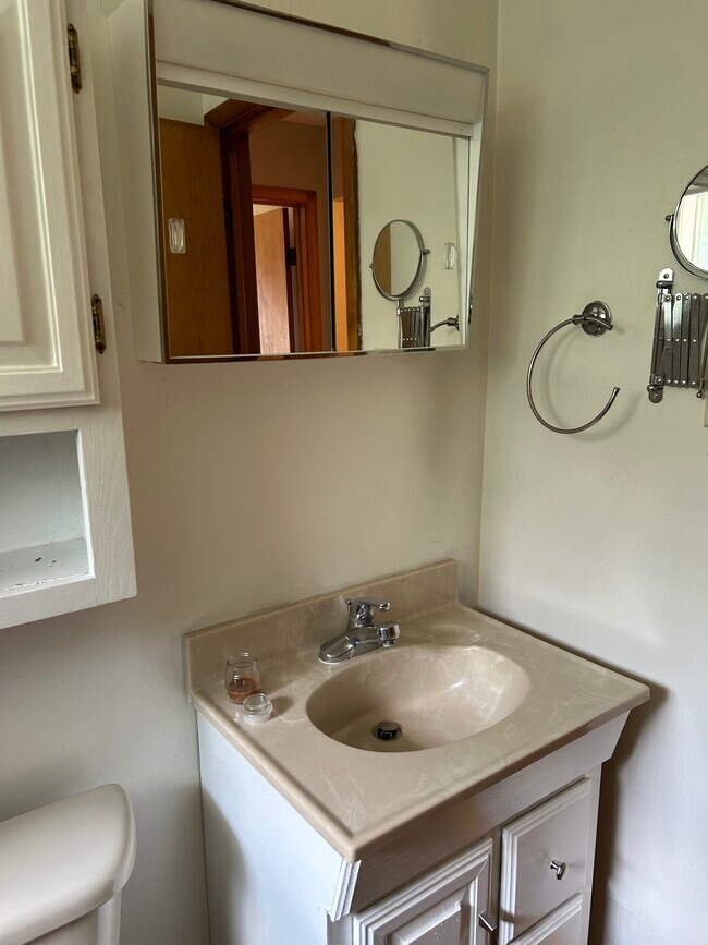 Photo - 250 Chapel Rd Unit 1