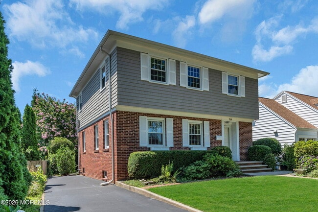 Photo - 720 Crescent Pl