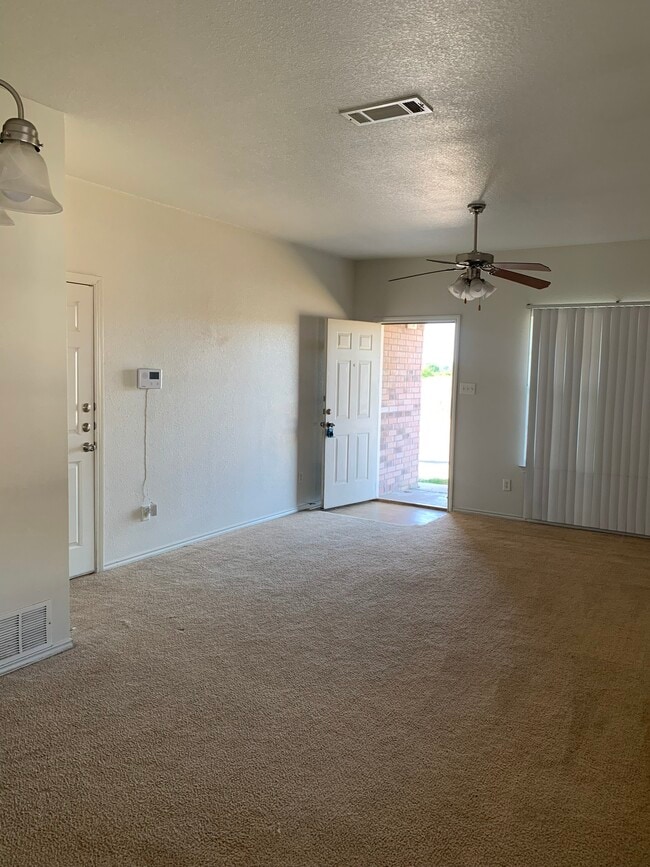 Photo - 2912 Ashley Dr