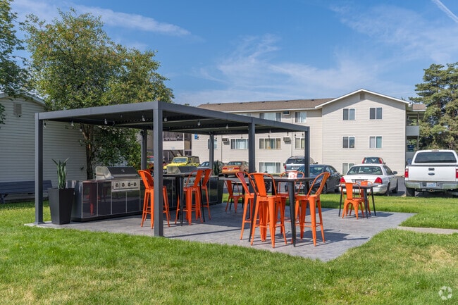 BBQ Area - Adams Square