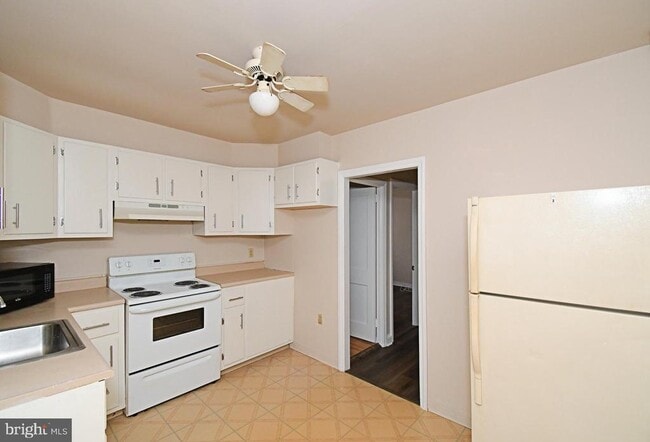 Photo - 254 Morris St