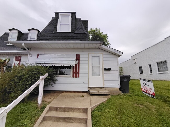 Building Photo - 317 1/2 N Harrison St Unit 1/2