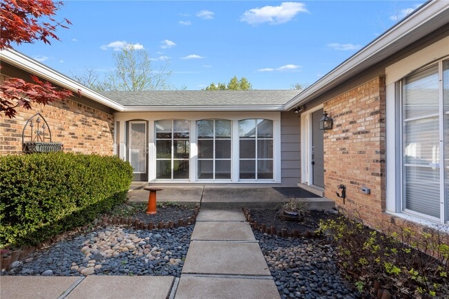 Photo - 606 Rue Montand Dr