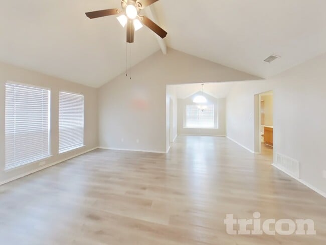 Photo - 907 Ponds Ct