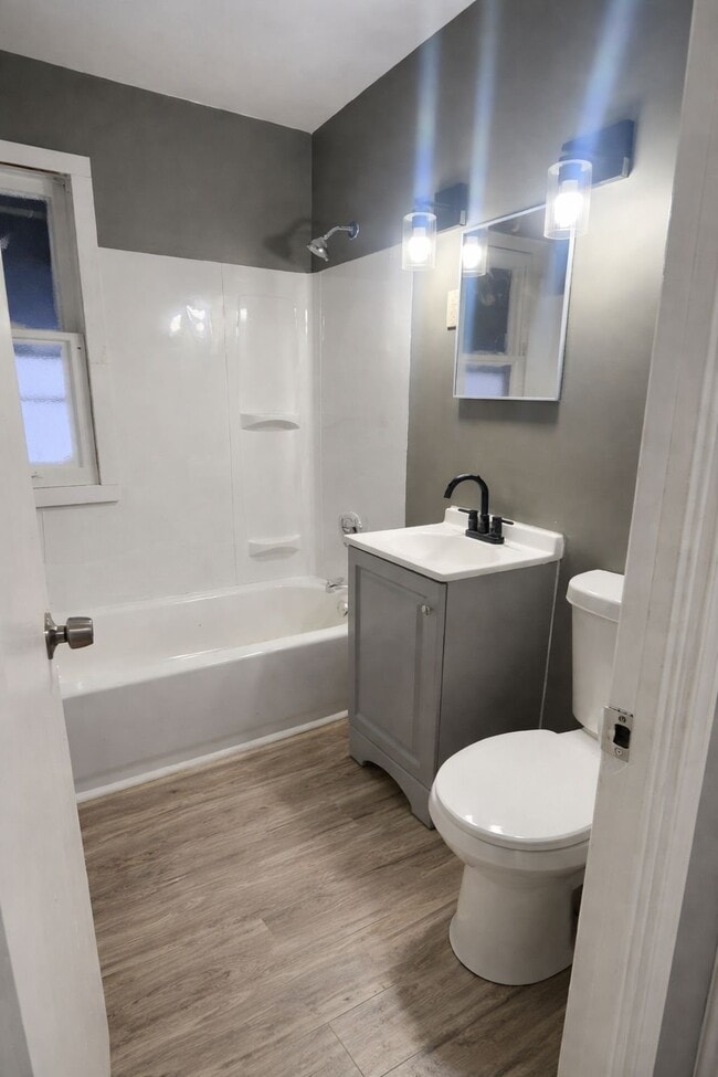 Photo - 3846 E 189th St