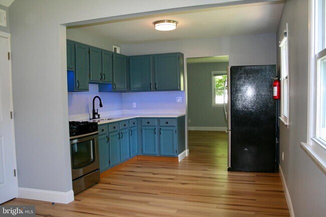 124 Stratford Ave