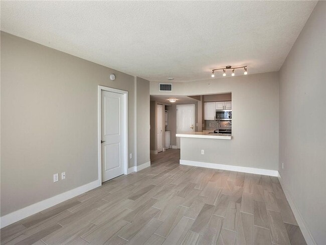 Photo - 1040 Seminole Dr