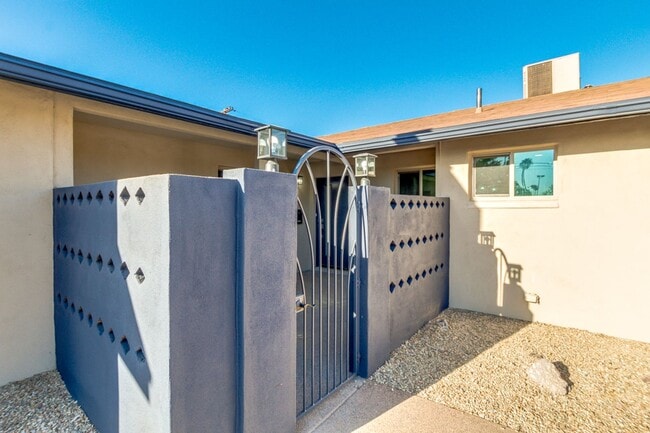 Photo - 4 Bedroom, 3 Baths, includes 2 Master Suites Just 1-Mile from ASU