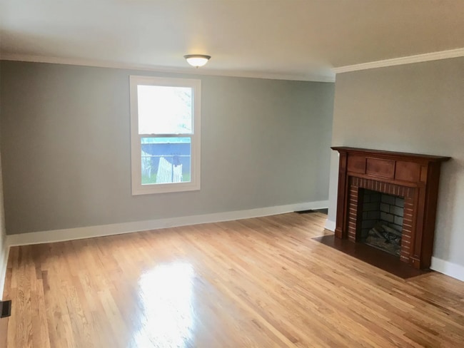 Photo - Beautiful 2 Bedroom 1 Bathroom Home with S...