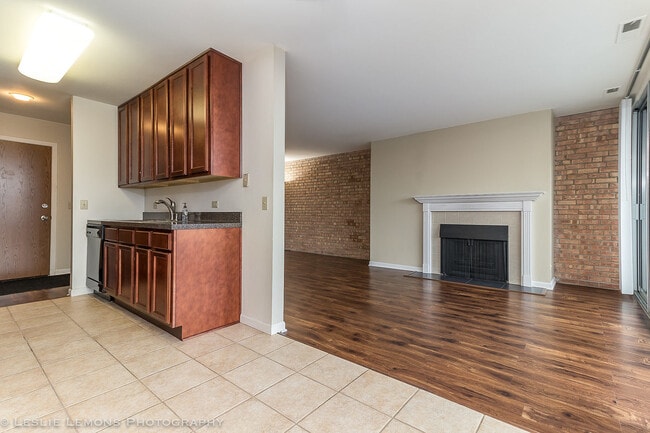 Photo - 5900 Oakwood Dr Unit 4D