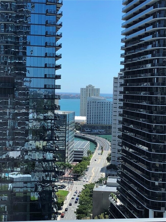 Building Photo - 88 SW 7th St Unit 2203