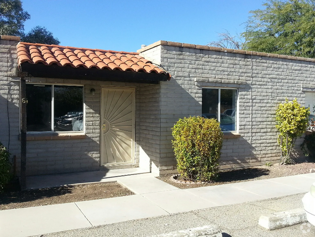Building Photo - 3646 E Blacklidge Dr Rental