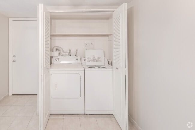 2 BR, 1 BA