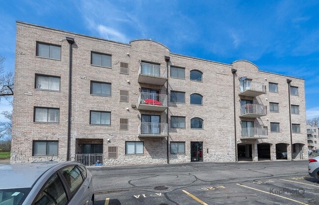 Building Photo - 7316 40th St Unit 4D