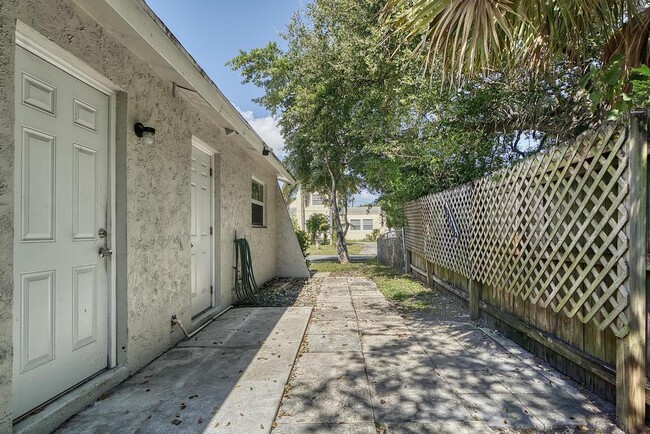 Photo - 1320 Wellington St
