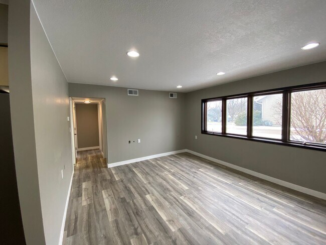 Photo - Acorn Ridge Properties - 304 East 3rd Street Unit #1