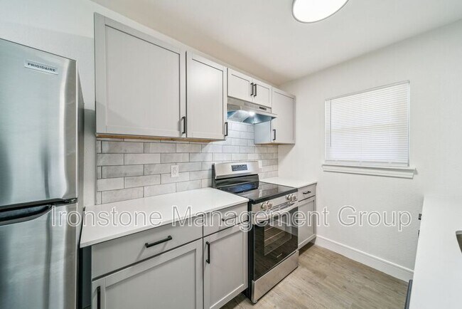 Photo - 3169 E 49th St