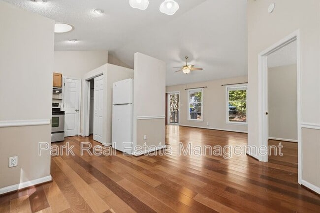 Photo - 106 Laura May Ln