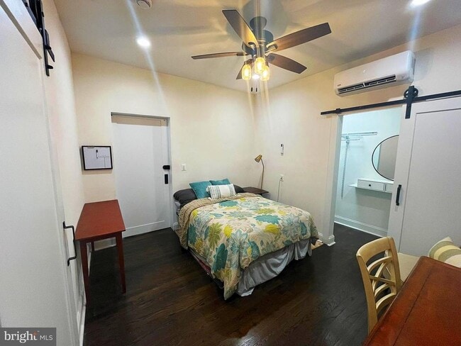 Photo - 420 Woodford St