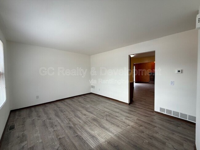 Photo - 944 Shady Ln