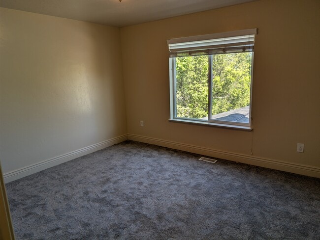 Photo - 140 E 620 S