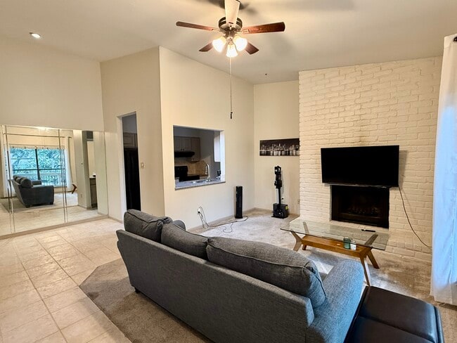 Building Photo - 2001 Bering Dr Unit 4A