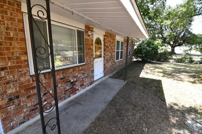Photo - 3 bedroom, 1.5 bath home in quaint, well m...