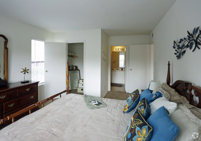 Photo - Canterbury Woods Apartments