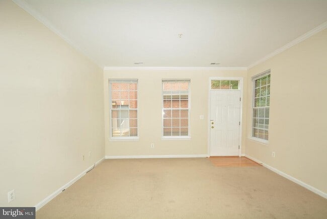 Building Photo - 2665 Manhattan Pl Unit 101