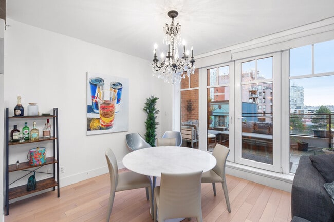 Photo - 1275 Hamilton St Unit ID1380806P