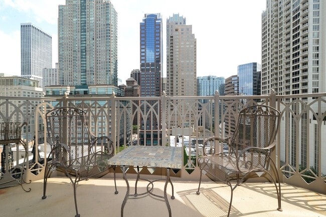 Photo - 52 W Elm St Unit 3501