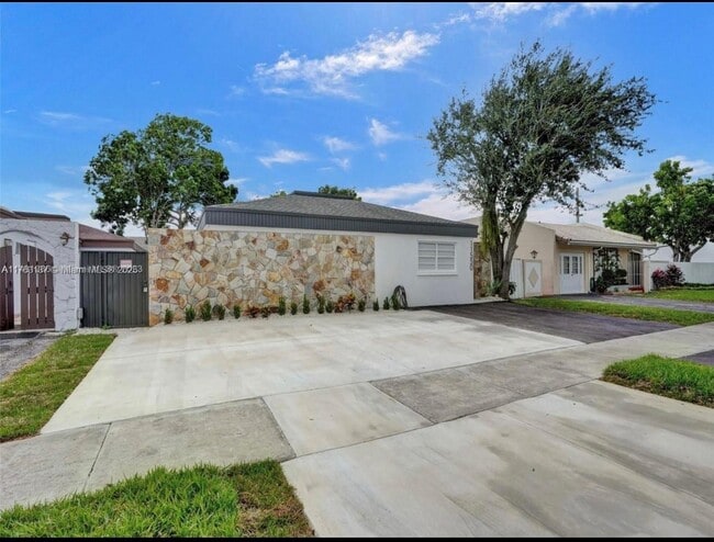 Building Photo - 11550 SW 80th Terrace Rental