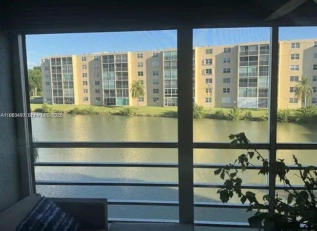 Photo - 301 SE 3rd St Unidad 307