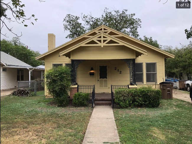 Front Porch - 212 S Van Buren St Casa