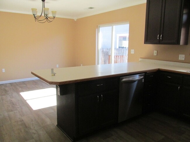 Photo - 585 N Mesa St