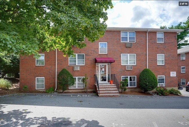 Building Photo - 39 Montvale Ave Unit 9