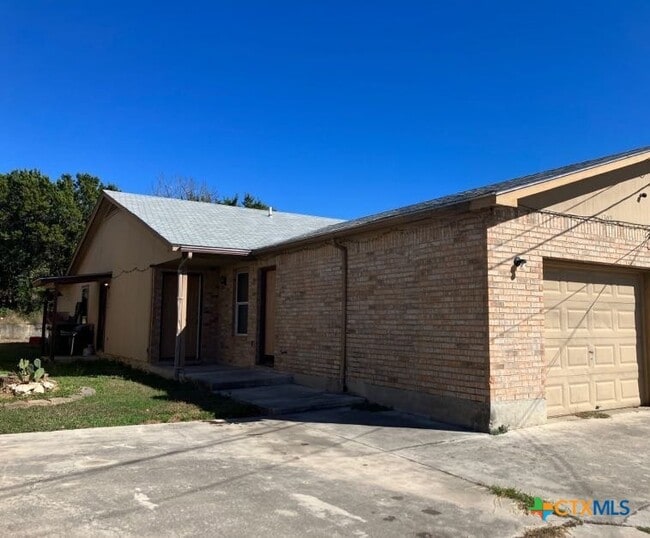 Building Photo - 1302 N Bishop St Rental