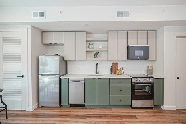 Photo - 1301 Bainbridge St Unidad Studio