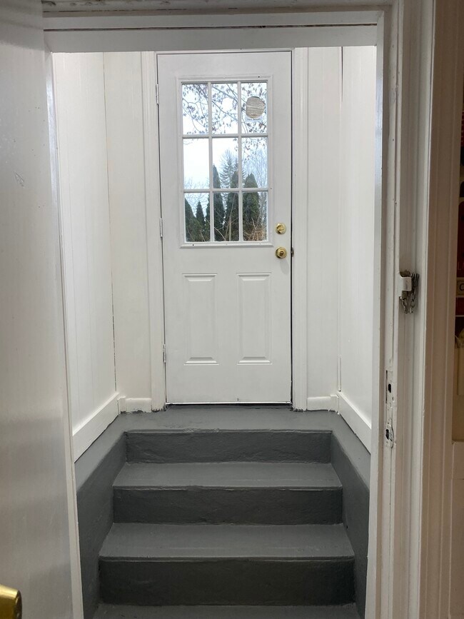 Entrance and Door - 2244 Nichols Ave Apartments Unit 2244 Nichols Ave  1